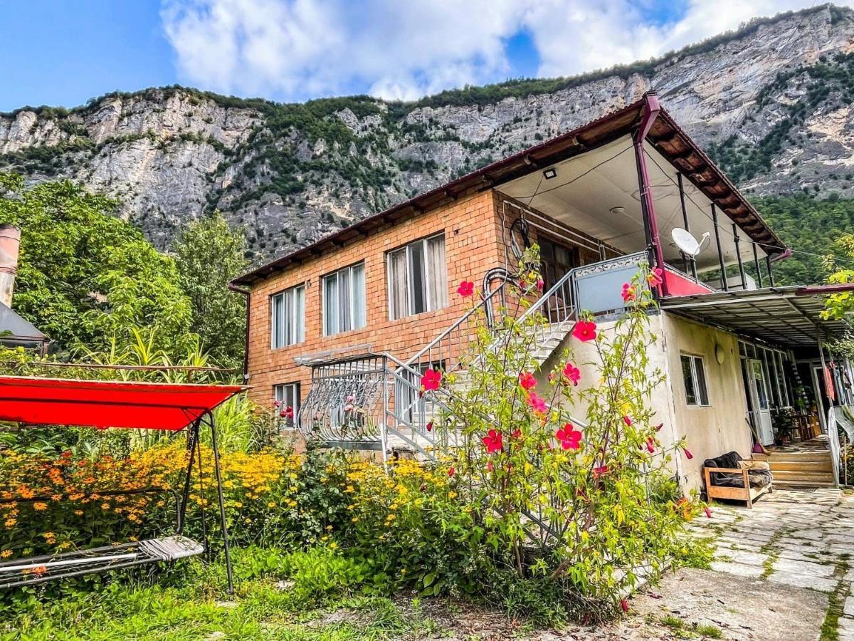 Guest House Oasis - Tvishi Exterior foto