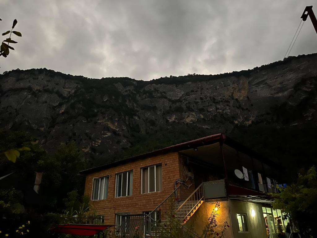 Guest House Oasis - Tvishi Exterior foto